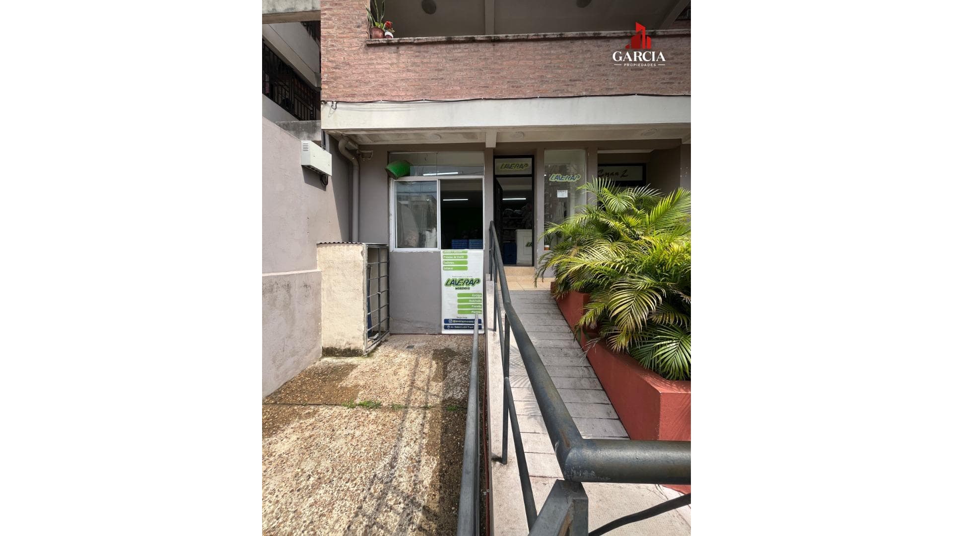 VENDE LOCAL COMERCIAL CON COCHERA - foto 2