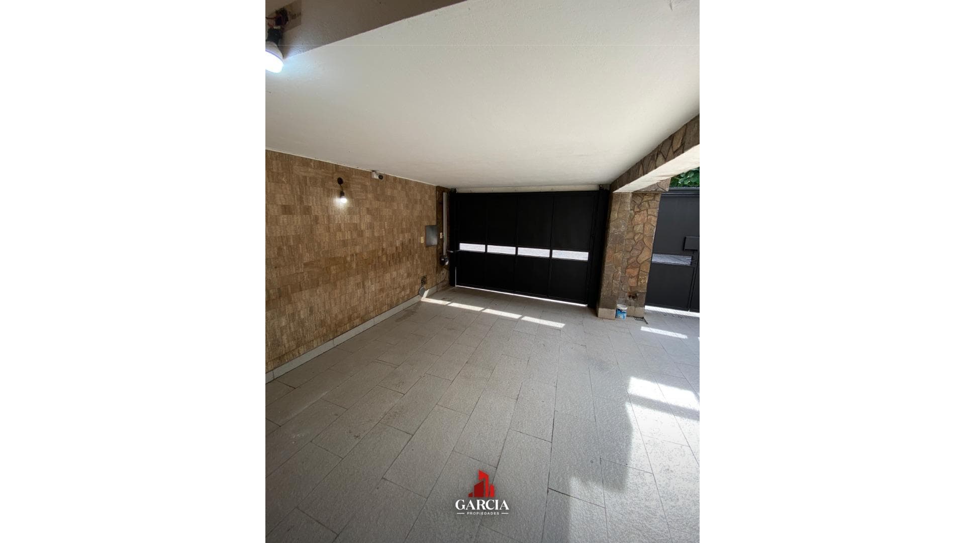 VENDE CASA 7 DORMITORIOS EN BARRIO CAMBA CUA - foto 3