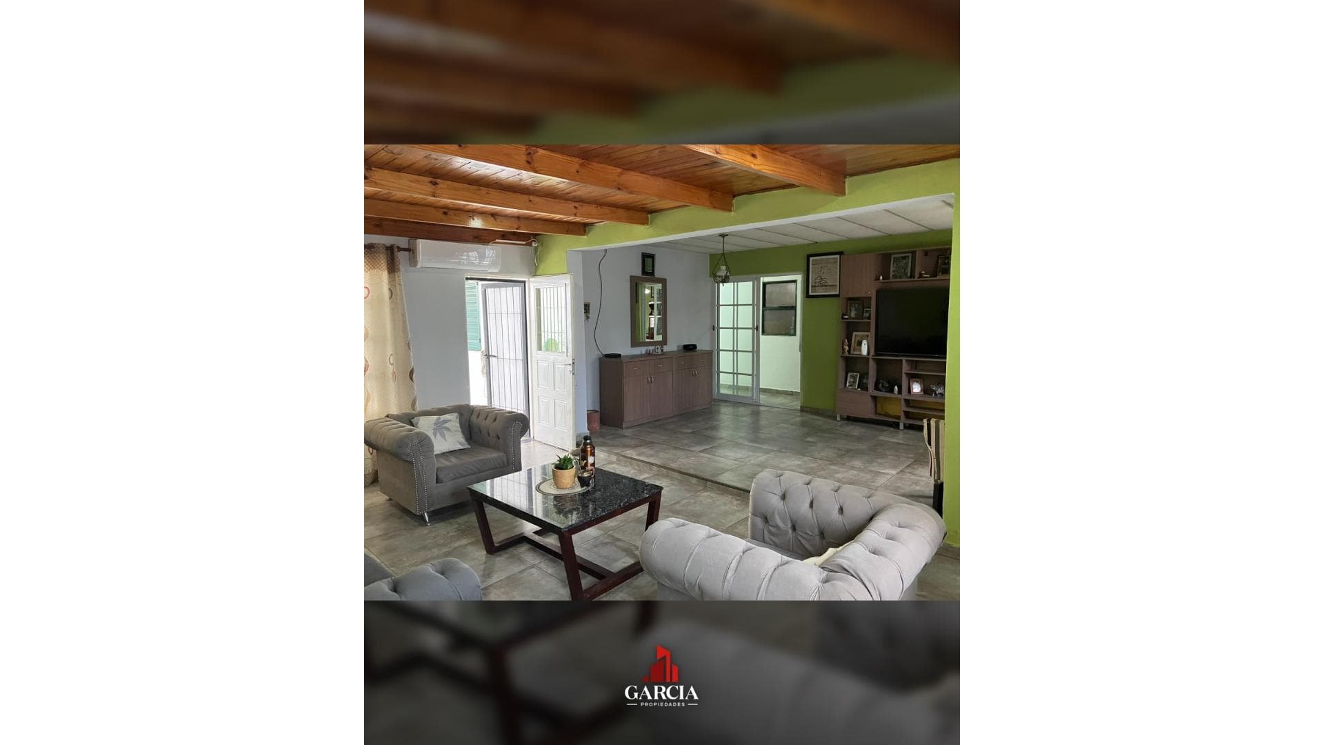 VENDE CASA 3 dormitorios con quincho sobre esquina - foto 2